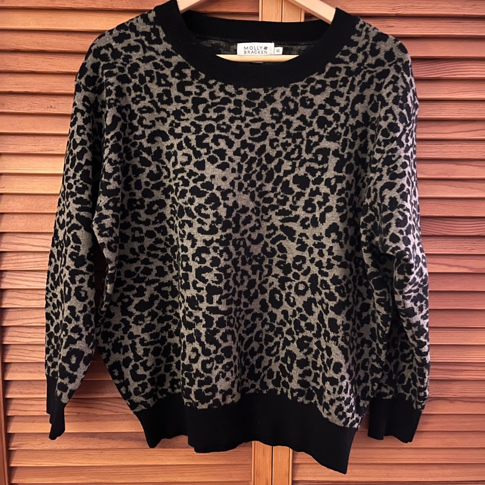 Molly Bracken Women's Black and Green Leopard Sweater